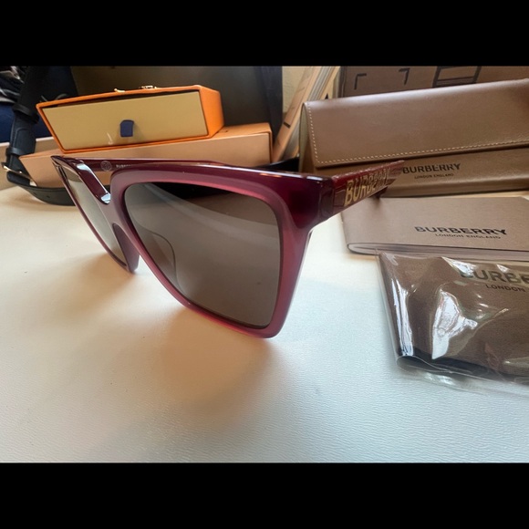 NIB Bordeaux Burberry Sunglasses - Picture 4 of 4